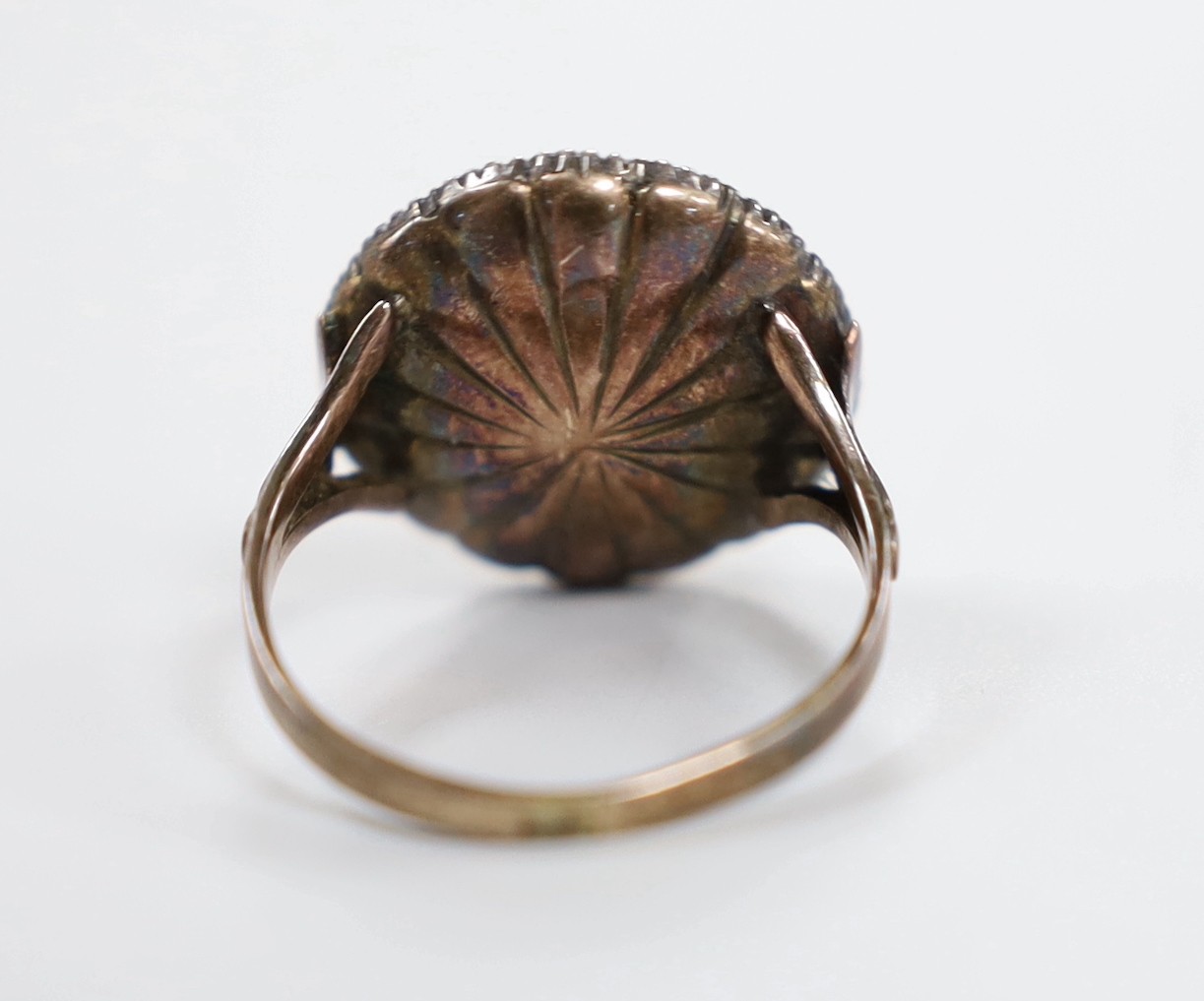 An early 19th century yellow and white metal, emerald cluster set ring, (stone missing), size O/P, gross weight 5.5 grams.